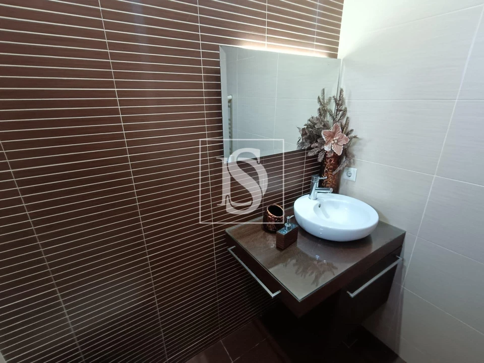 Moradia T4 para Venda em Palmeira de Faro e Curvos Foto 8