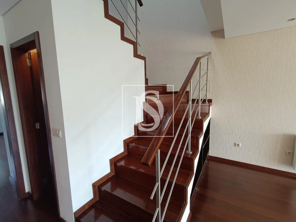 Moradia T4 para Venda em Palmeira de Faro e Curvos Foto 13