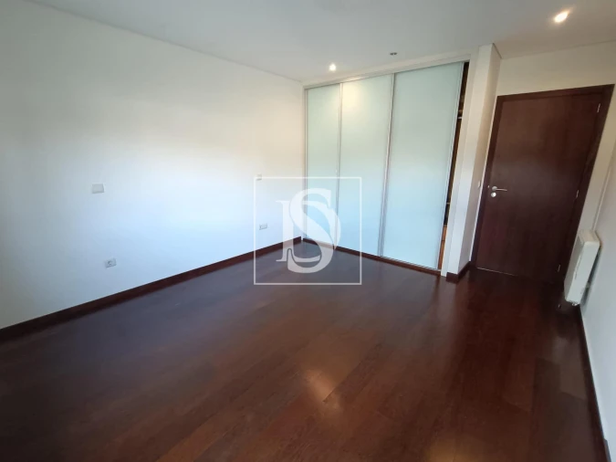 Moradia T4 para Venda em Palmeira de Faro e Curvos Foto 11