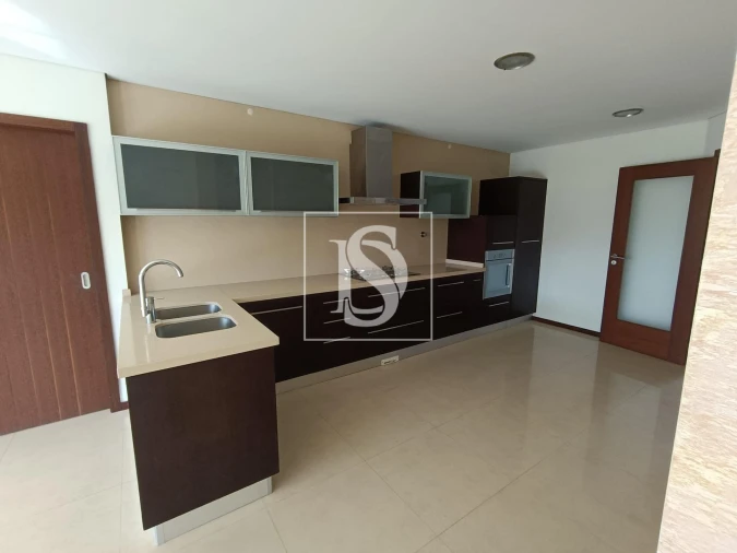 Moradia T4 para Venda em Palmeira de Faro e Curvos Foto 6