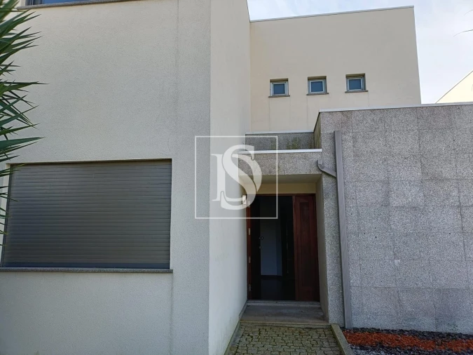 Moradia T4 para Venda em Palmeira de Faro e Curvos