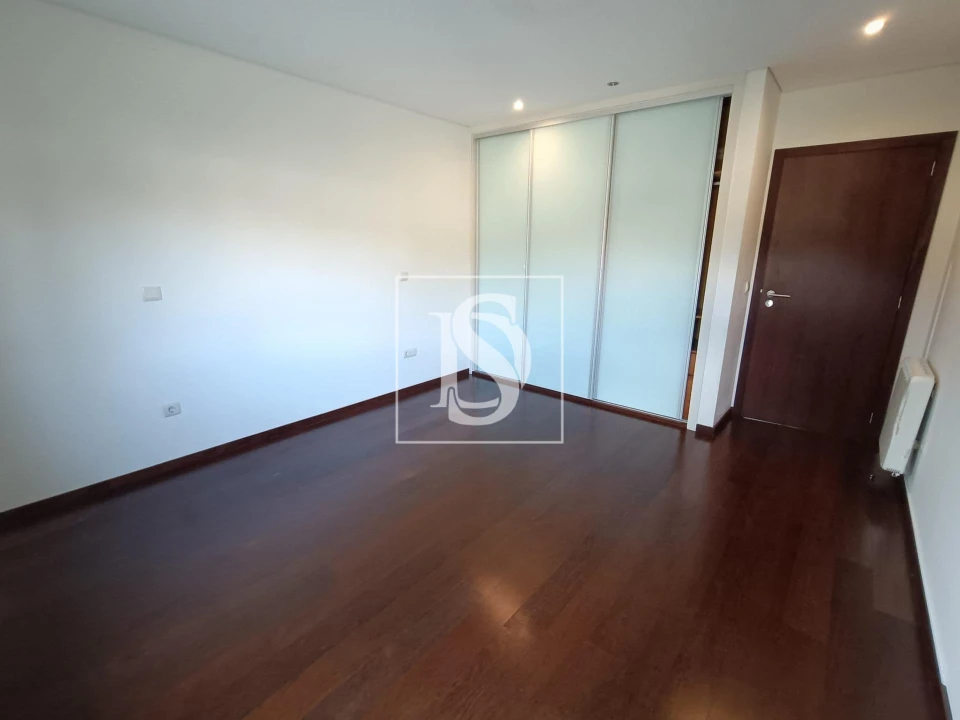 Moradia T4 para Venda em Palmeira de Faro e Curvos Foto 11