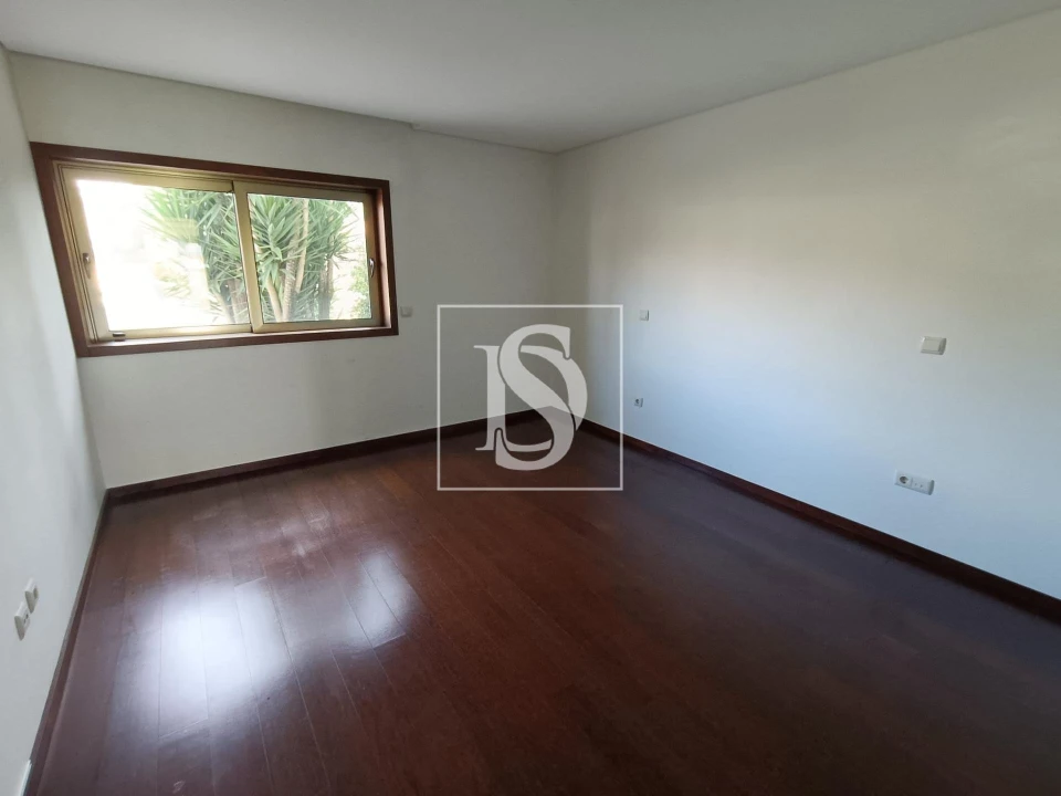 Moradia T4 para Venda em Palmeira de Faro e Curvos Foto 12