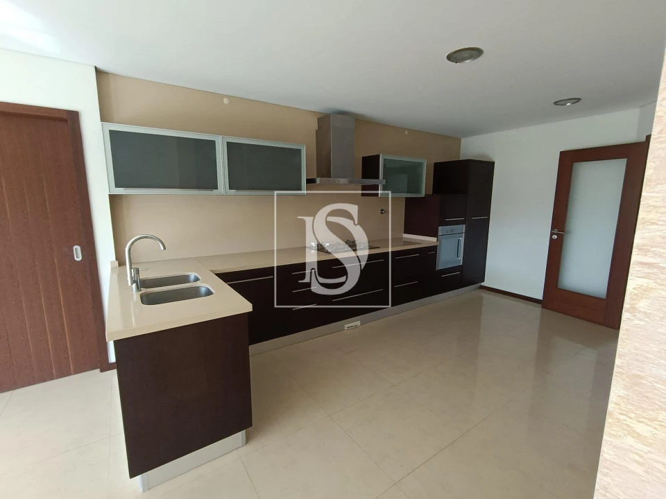 Moradia T4 para Venda em Palmeira de Faro e Curvos Foto 6