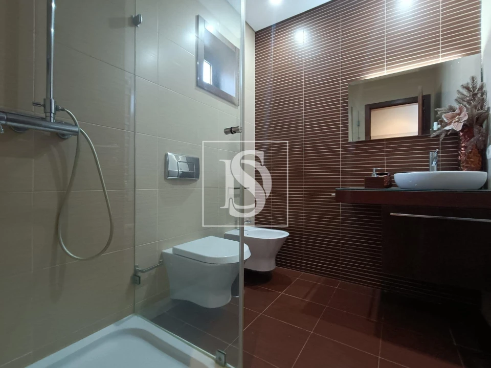 Moradia T4 para Venda em Palmeira de Faro e Curvos Foto 9