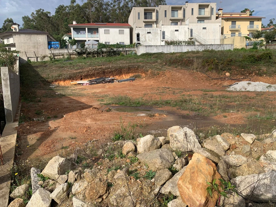 Terreno para Venda em Vila Cova e Feitos Foto 3