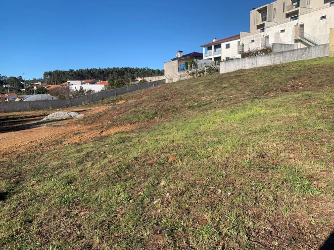 Terreno para Venda em Vila Cova e Feitos Foto 1