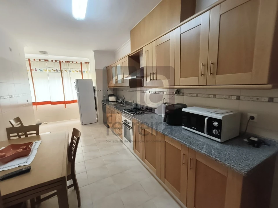 Apartamento T2 para Venda em Almeirim Foto 2