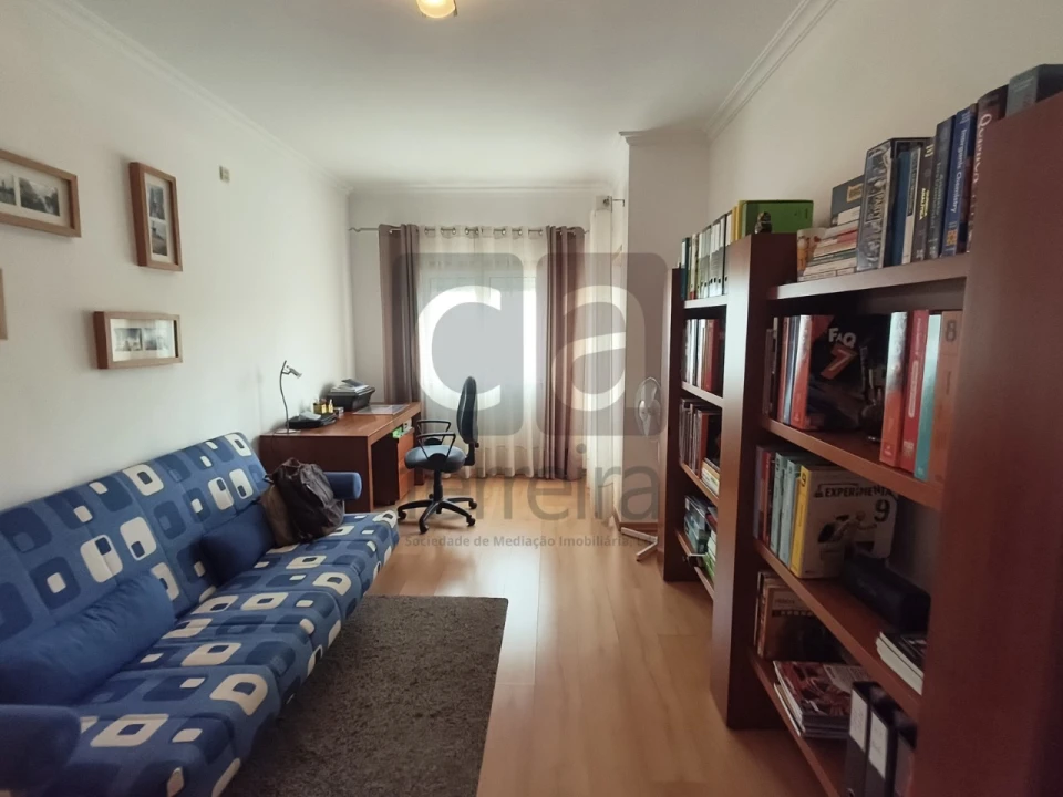Apartamento T2 para Venda em Almeirim Foto 25
