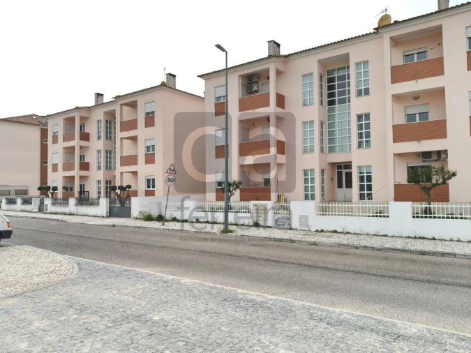 Apartamento T2 para Venda em Almeirim Foto 1