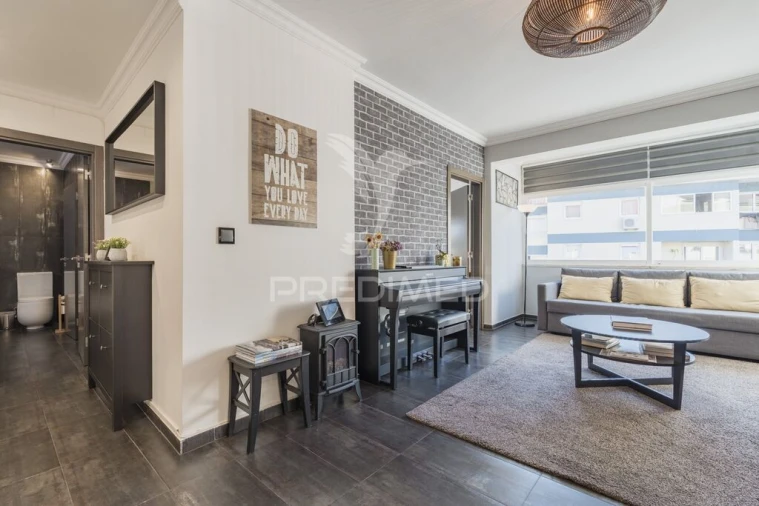 Apartamento T1 para Venda em São Domingos de Rana Foto 4