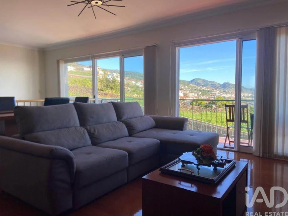 Moradia T4 para Venda em Santa Cruz Foto 1