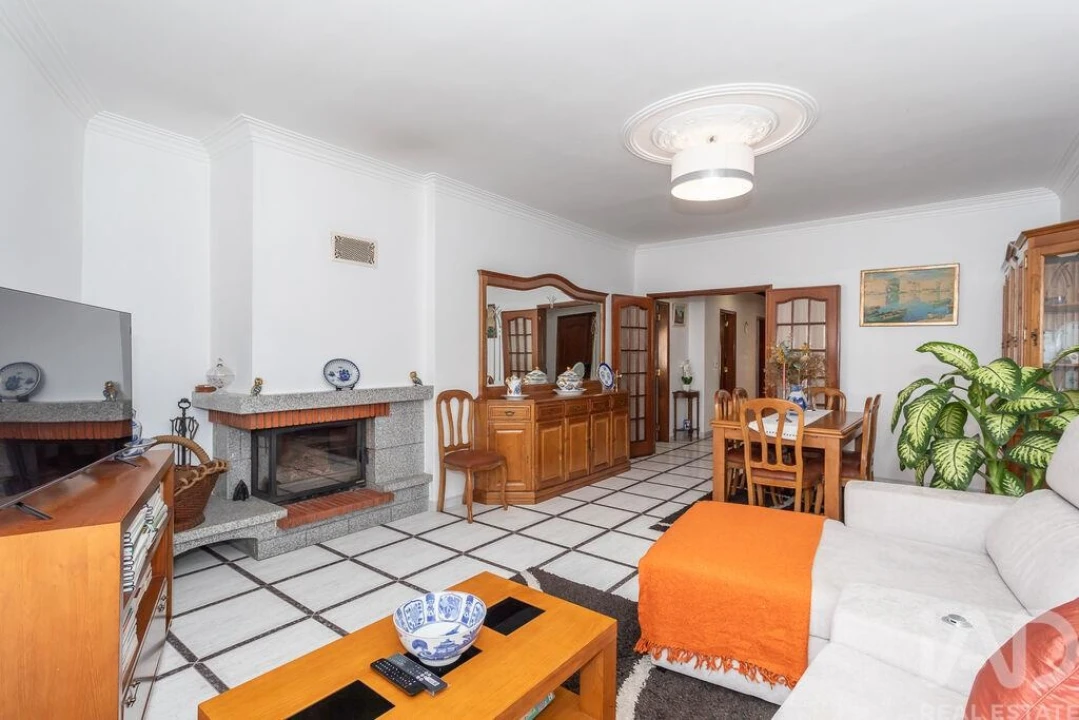 Apartamento T2 para Venda em Algueirão-Mem Martins Foto 4