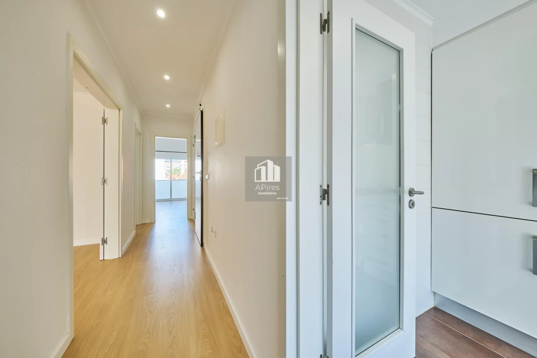 Apartamento T2 para Venda em Costa da Caparica Foto 6