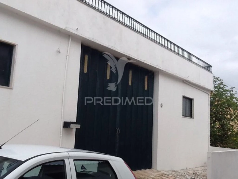 Armazém para Arrendamento em Casal de Cambra Foto 1