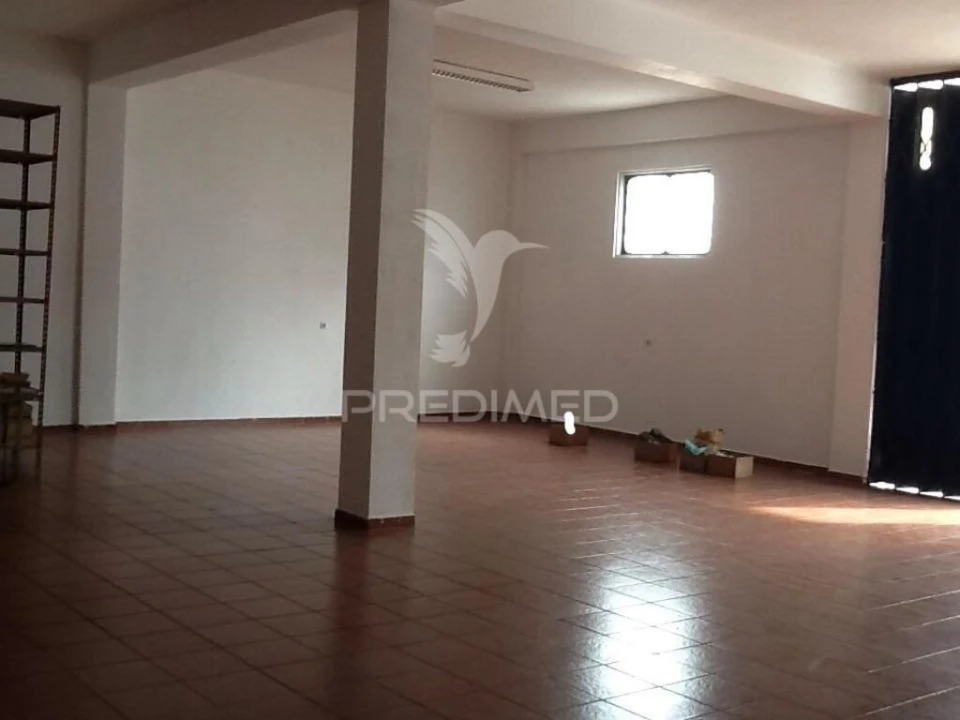 Armazém para Arrendamento em Casal de Cambra Foto 2