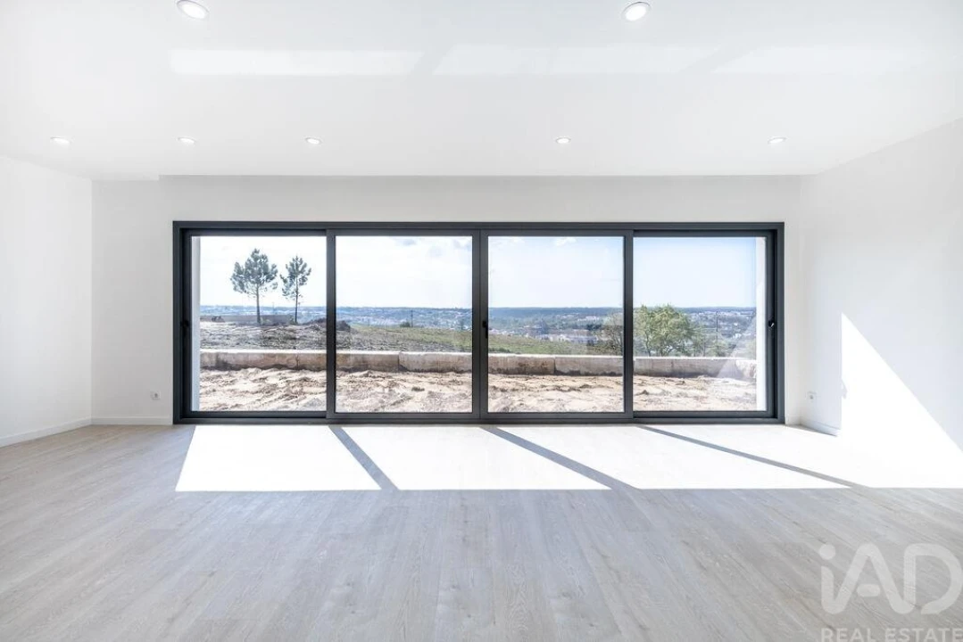 Moradia T4 para Venda em Batalha Foto 12