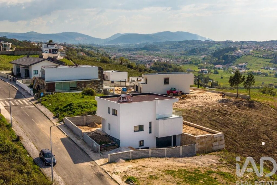 Moradia T4 para Venda em Batalha Foto 37