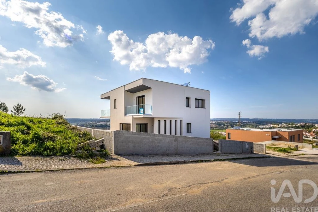 Moradia T4 para Venda em Batalha Foto 31