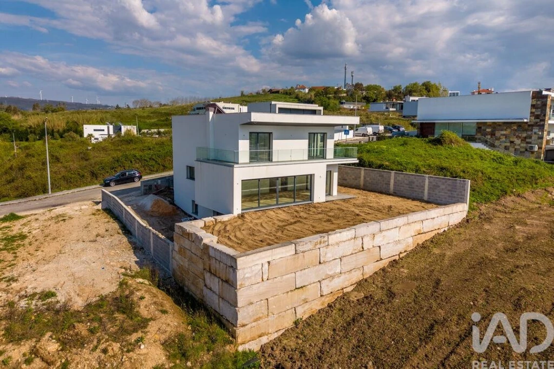 Moradia T4 para Venda em Batalha Foto 33