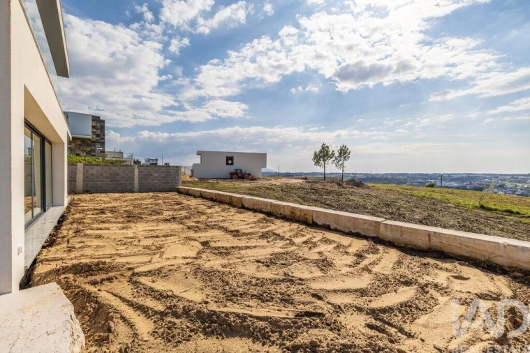 Moradia T4 para Venda em Batalha Foto 29