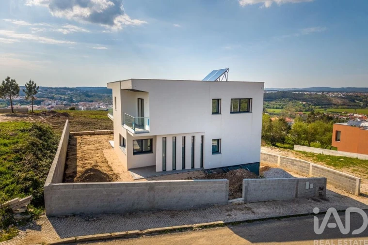 Moradia T4 para Venda em Batalha Foto 36