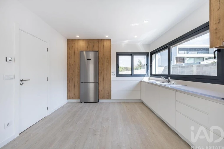 Moradia T4 para Venda em Batalha Foto 6