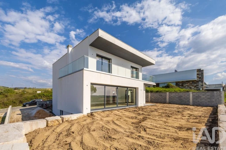 Moradia T4 para Venda em Batalha Foto 3