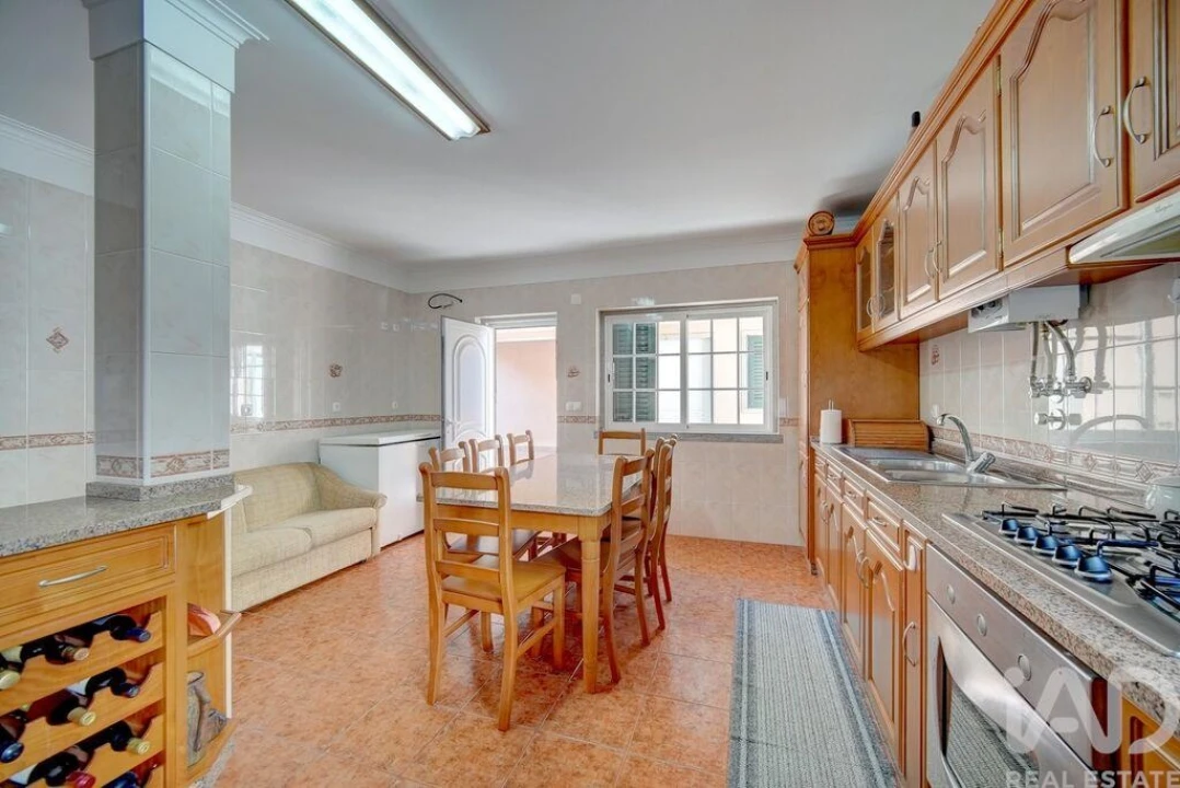 Moradia T4 para Venda em Pontinha e Famões Foto 3