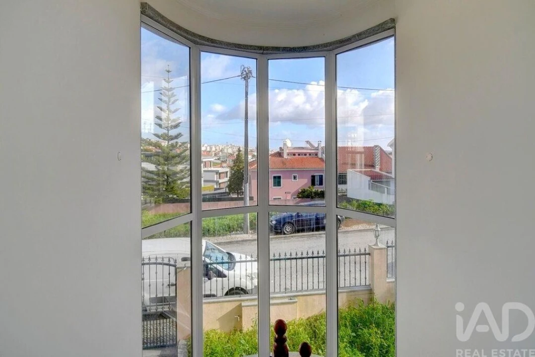 Moradia T4 para Venda em Pontinha e Famões Foto 10