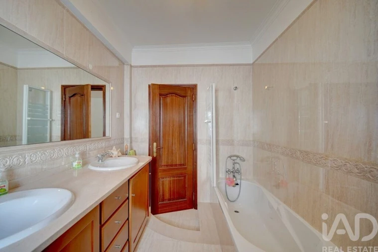 Moradia T4 para Venda em Pontinha e Famões Foto 22