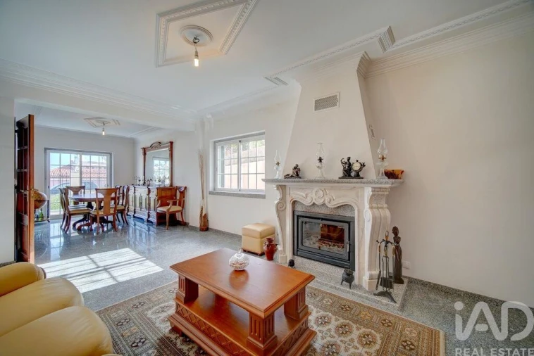 Moradia T4 para Venda em Pontinha e Famões Foto 6