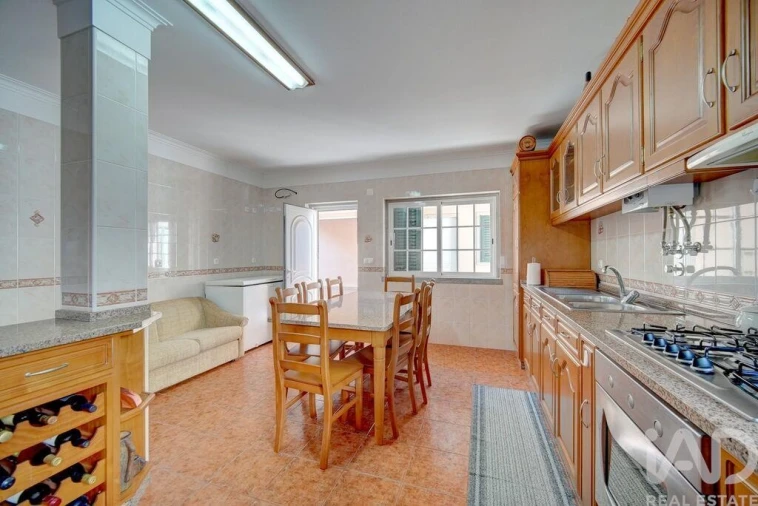 Moradia T4 para Venda em Pontinha e Famões Foto 12