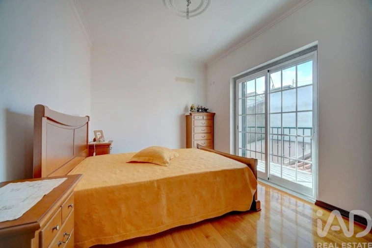 Moradia T4 para Venda em Pontinha e Famões Foto 8