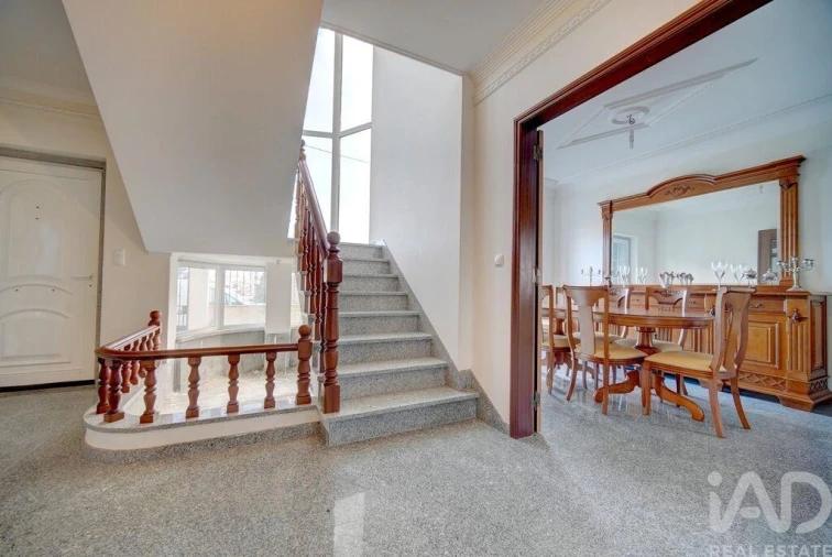 Moradia T4 para Venda em Pontinha e Famões Foto 4