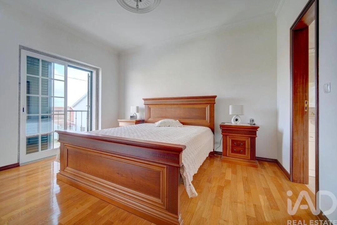 Moradia T4 para Venda em Pontinha e Famões Foto 9