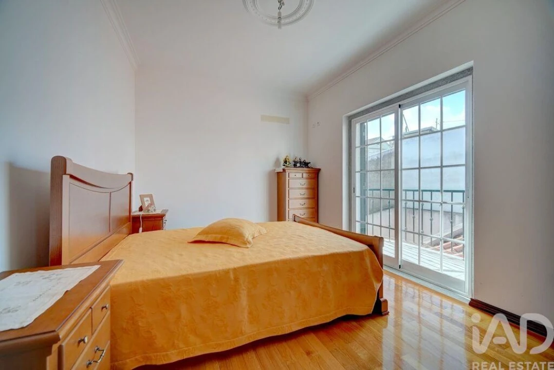 Moradia T4 para Venda em Pontinha e Famões Foto 8