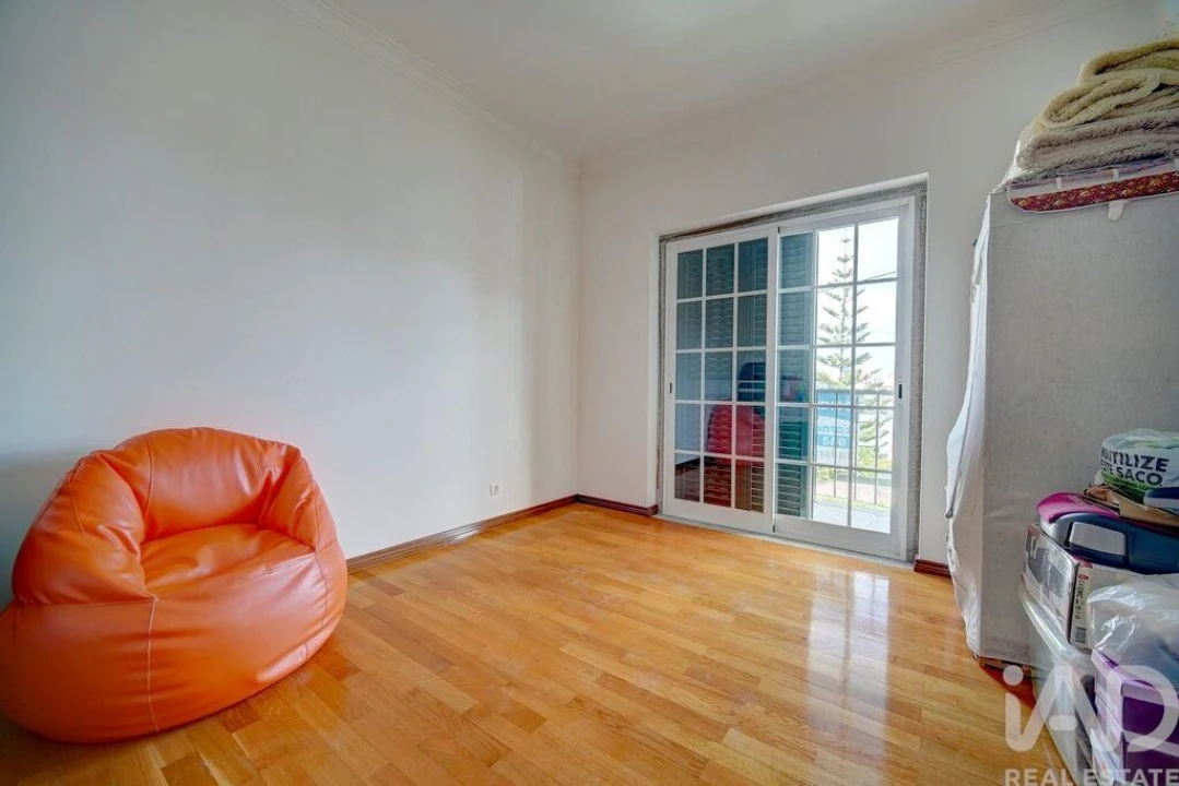 Moradia T4 para Venda em Pontinha e Famões Foto 12