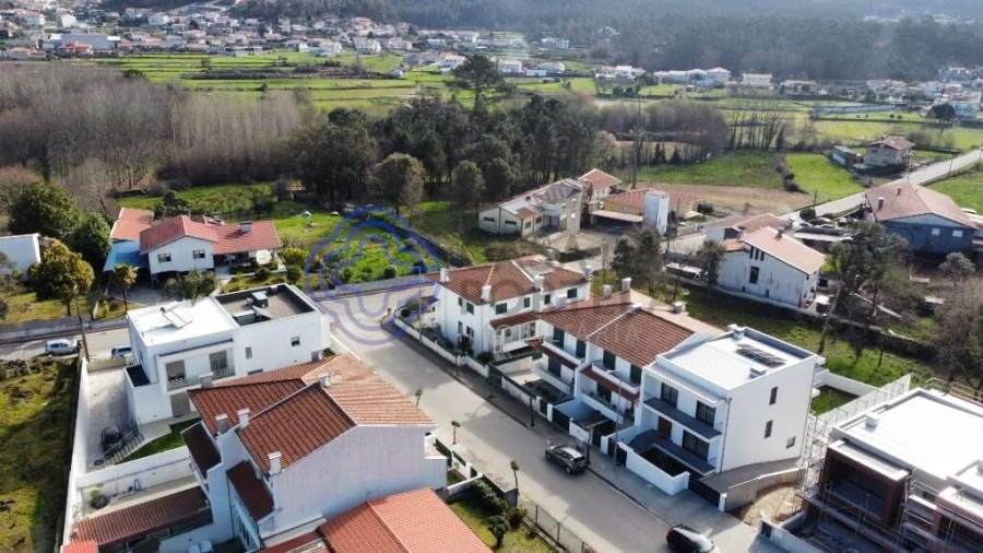 Moradia T3 para Venda em Fajões Foto 38