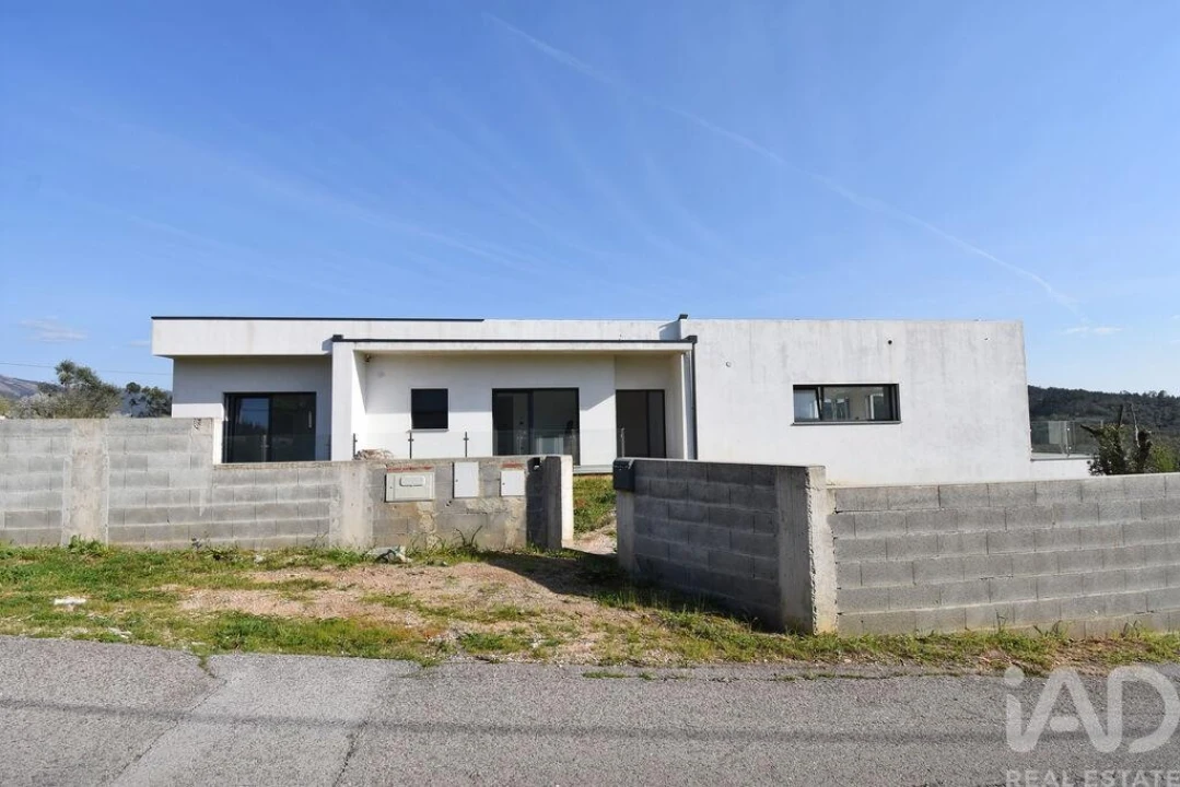 Moradia T3 para Venda em São Miguel, Santa Eufémia e Rabaçal Foto 2