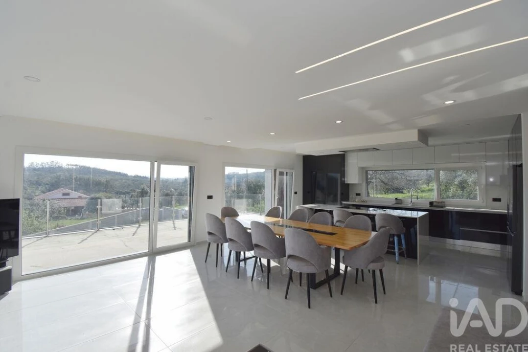 Moradia T3 para Venda em São Miguel, Santa Eufémia e Rabaçal Foto 11