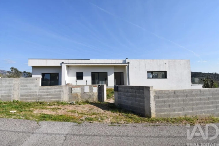 Moradia T3 para Venda em São Miguel, Santa Eufémia e Rabaçal Foto 2