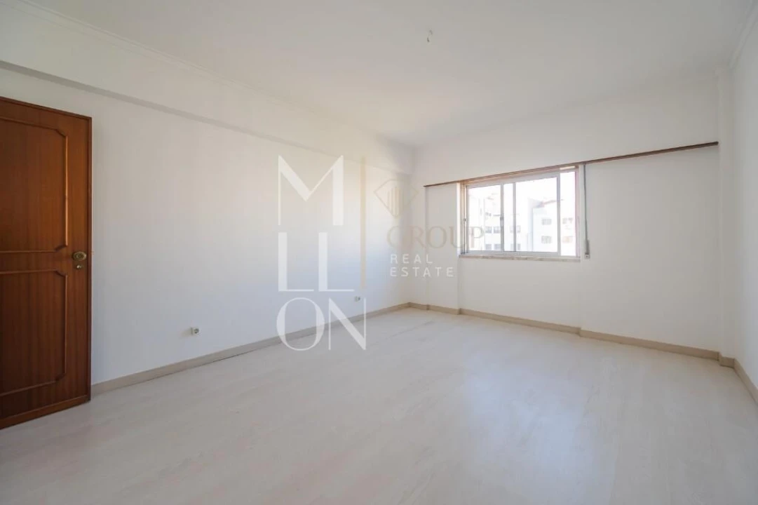 Apartamento T2 para Venda em Massamá e Monte Abraão Foto 26