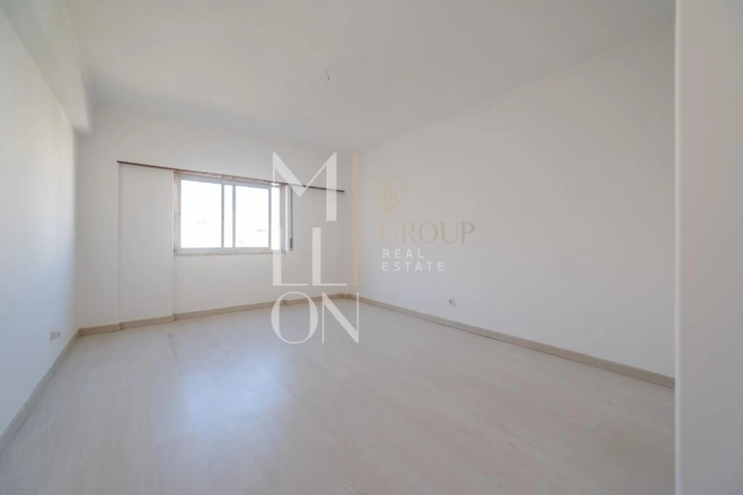 Apartamento T2 para Venda em Massamá e Monte Abraão Foto 25