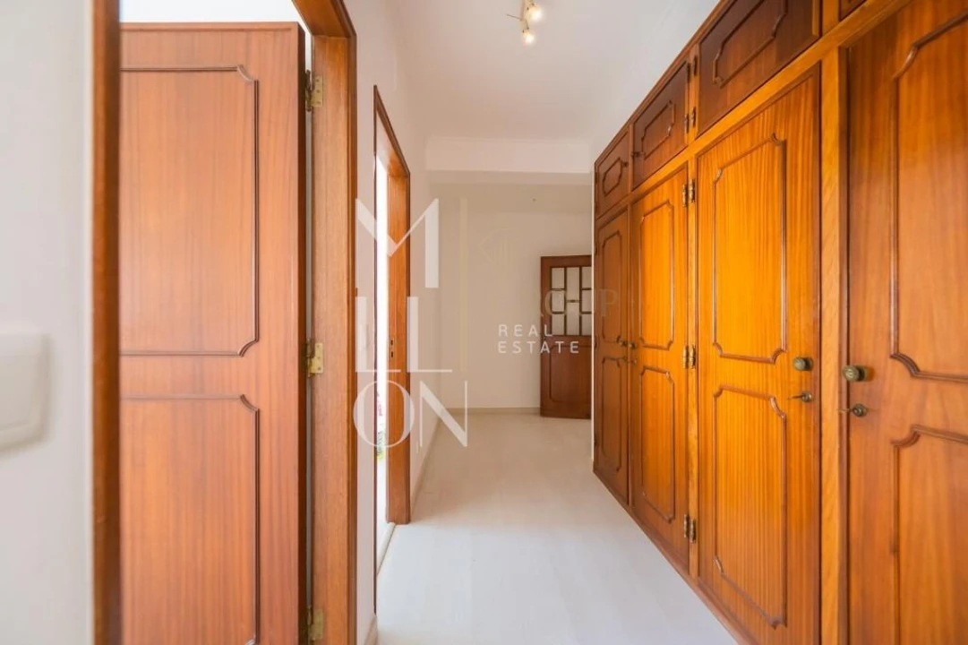 Apartamento T2 para Venda em Massamá e Monte Abraão Foto 16