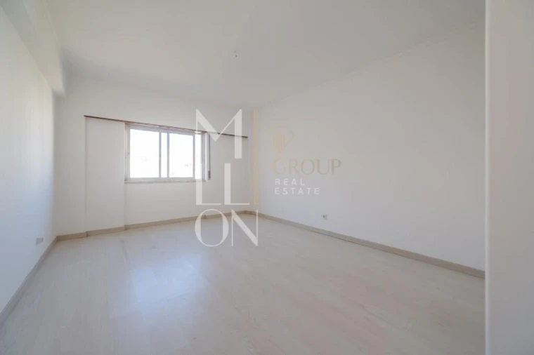 Apartamento T2 para Venda em Massamá e Monte Abraão Foto 25