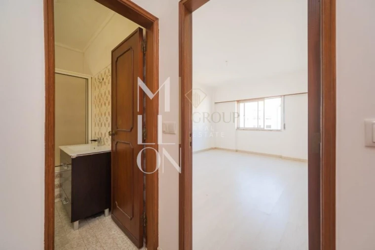 Apartamento T2 para Venda em Massamá e Monte Abraão Foto 29