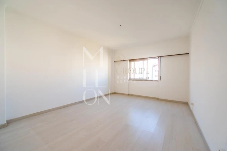 Apartamento T2 para Venda em Massamá e Monte Abraão Foto 17