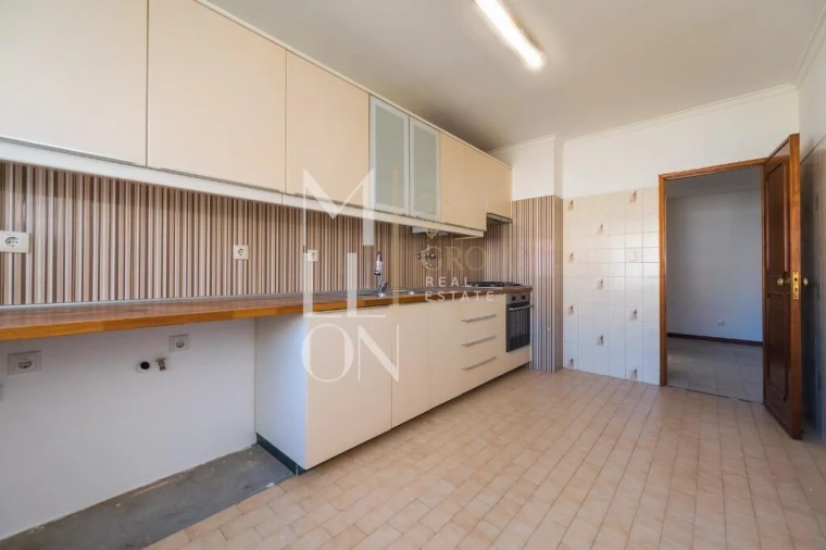 Apartamento T2 para Venda em Massamá e Monte Abraão Foto 4