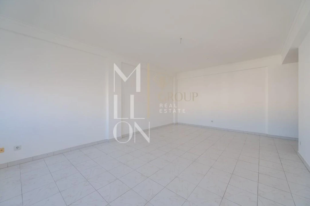 Apartamento T2 para Venda em Massamá e Monte Abraão Foto 14